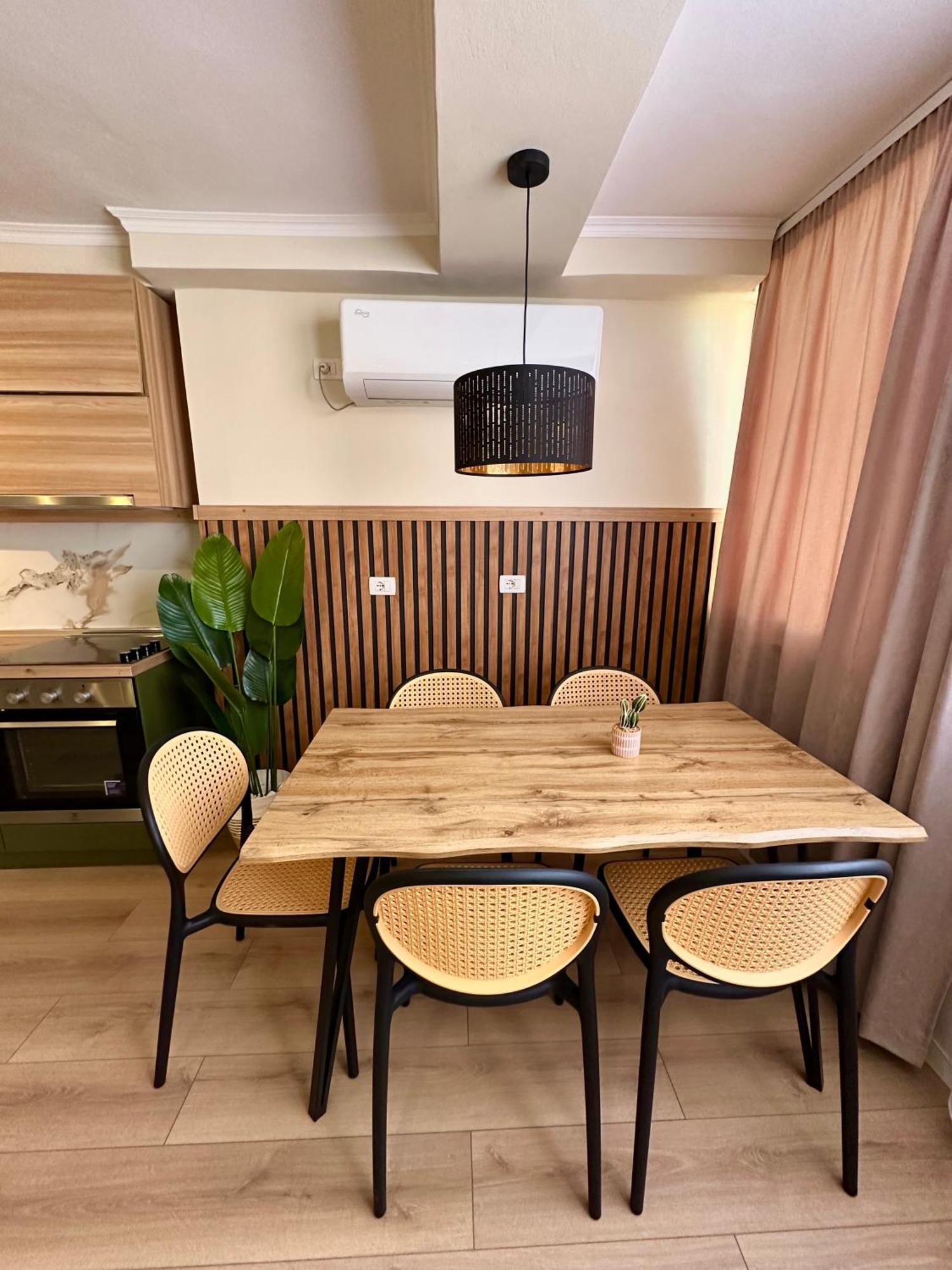 Stylish Near The Beach- Modern & Comfort *